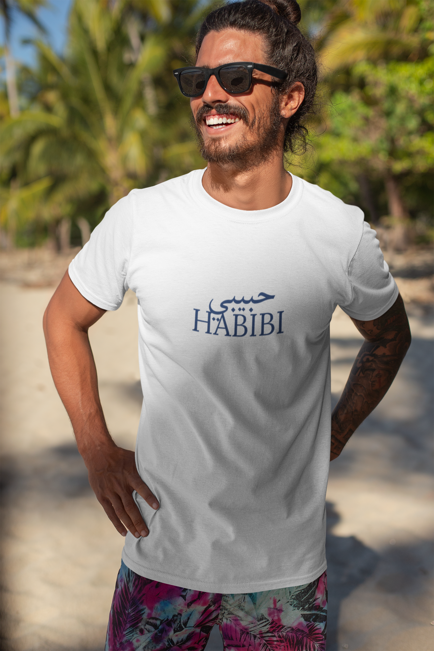 T-shirt of a smiling man with sunglasses by the beach. Relaxed and stylish beach look, perfect for summer fashion and seaside vibes